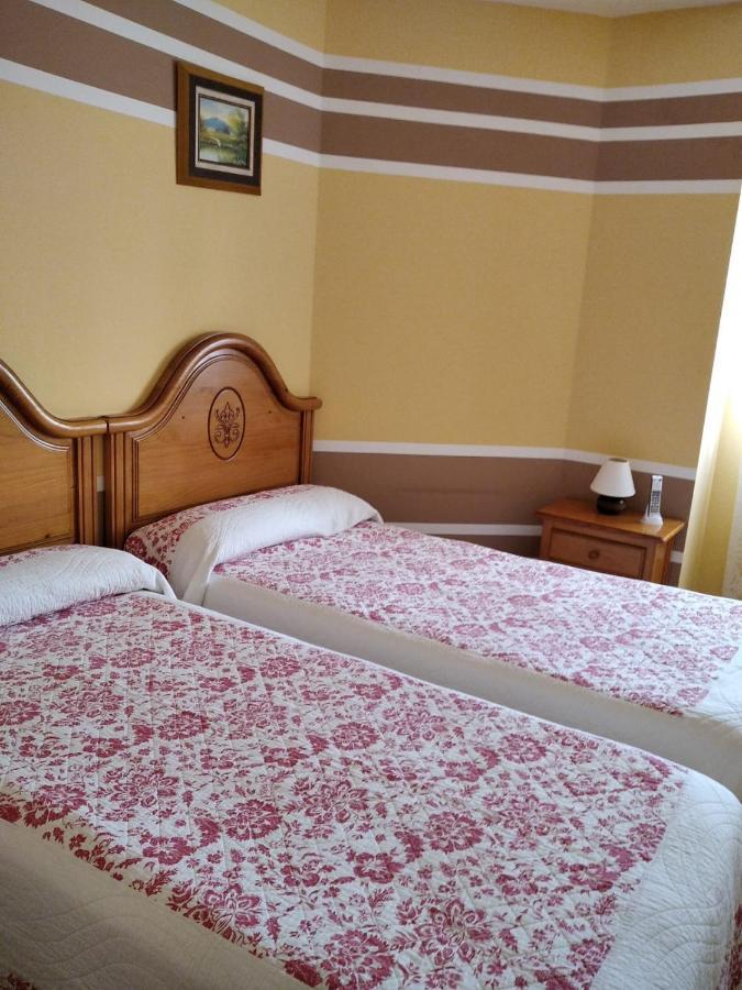 Pension Vega De Pas Comillas Bagian luar foto