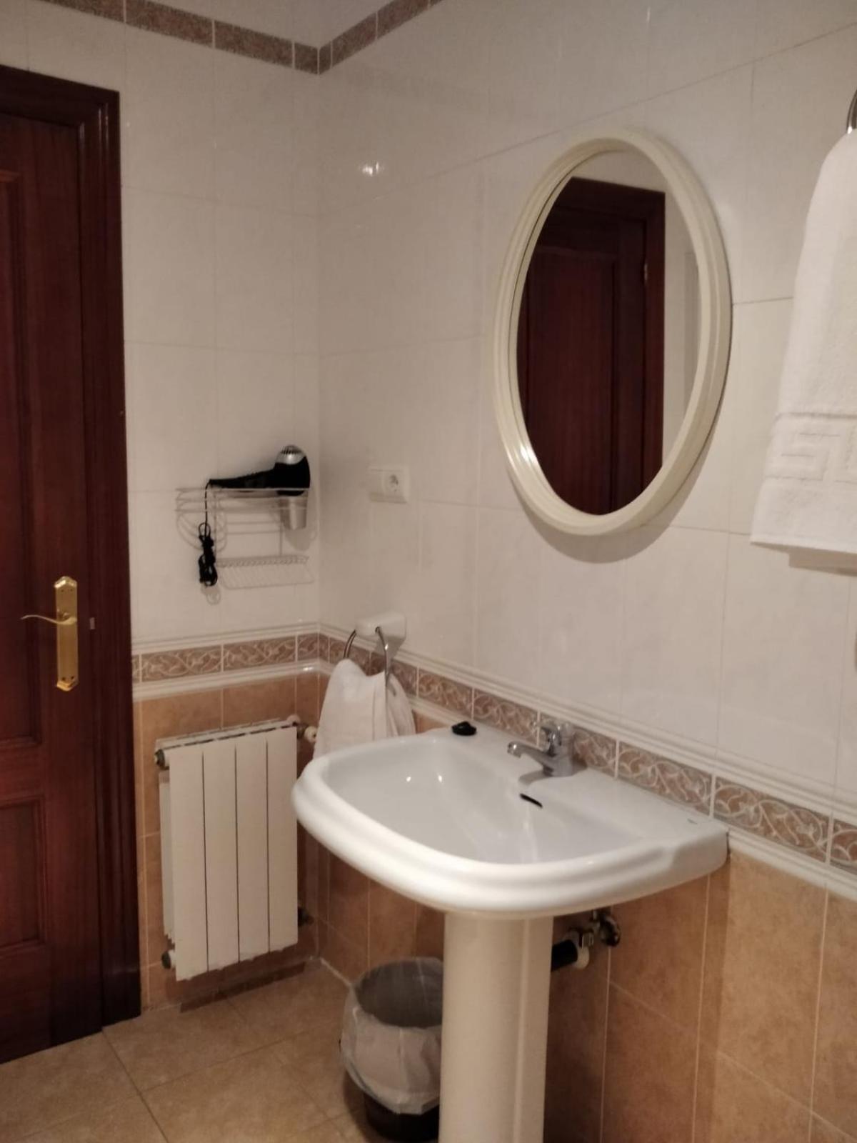 Pension Vega De Pas Comillas Bagian luar foto